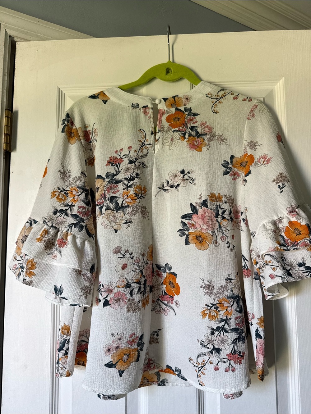 Urban Romantics White Floral Keyhole Ruffle Bell Sleeve Blouse Size L - Picture 5 of 7